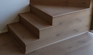 Laminate HTL806 Ivory Oak-Staircase